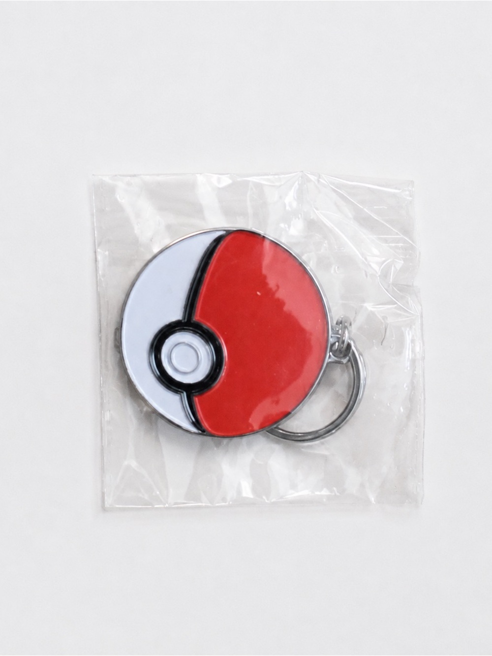 Pokémon Poké Ball Metal Keychain Red White New in Package